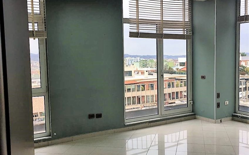 Zyre me Qera 100 m2 ne Bllok