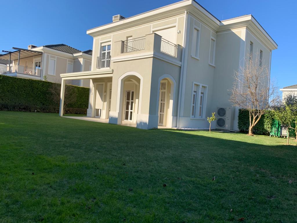 VILLA FOR SALE IN ONE OF THE MOST LUXURIOUS VILLA COMPLEX IN ALBANIA