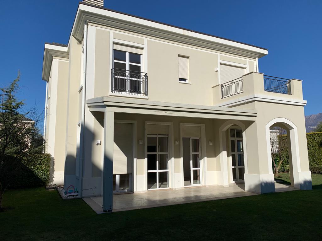 VILLA FOR SALE IN ONE OF THE MOST LUXURIOUS VILLA COMPLEX IN ALBANIA