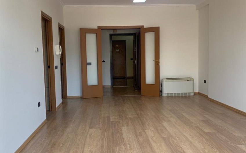 Office for rent in Bllok Area