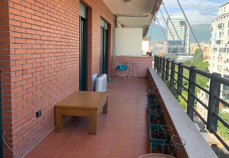 Office for rent in Bllok Area