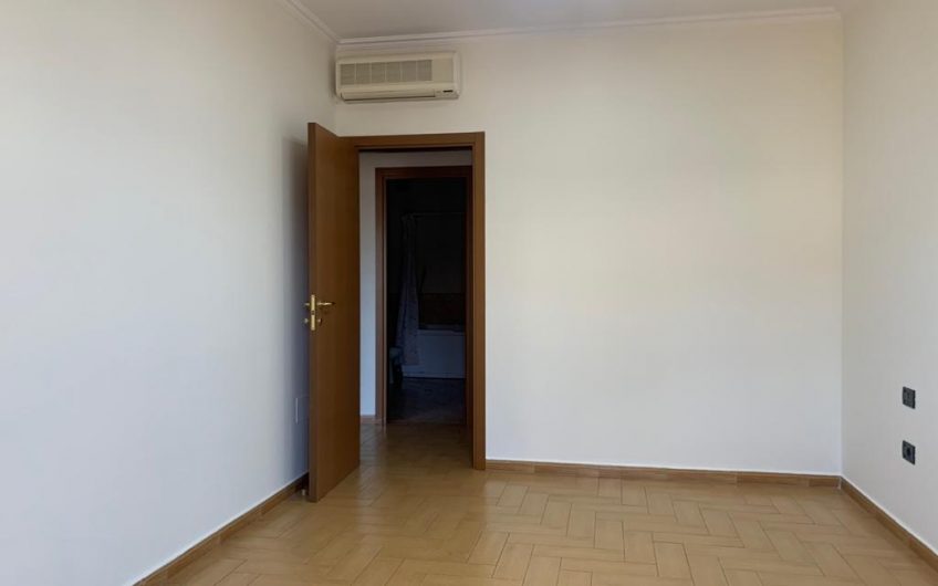 Office for rent in Bllok Area