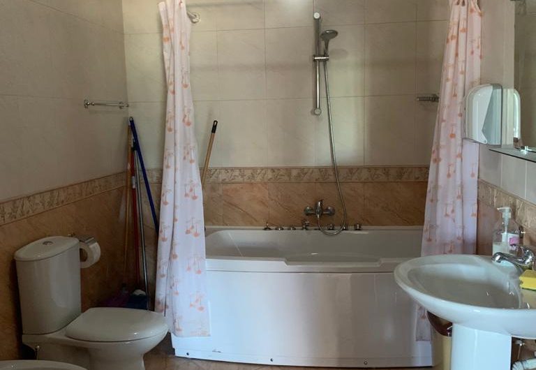 Office for rent in Bllok Area
