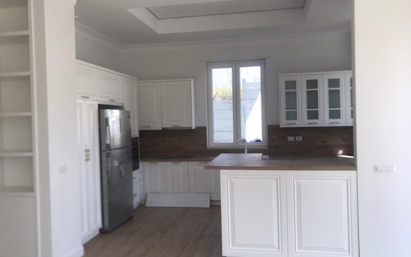 Villa for Rent at Rolling Hills