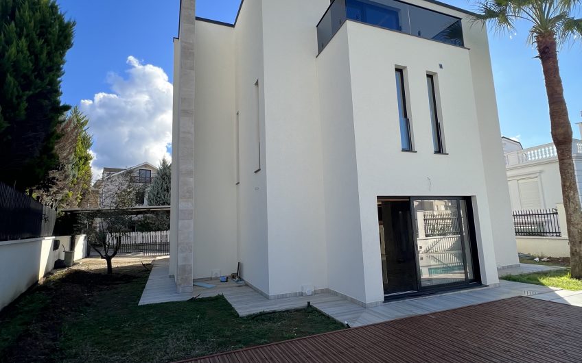 Modern style villa for Rent with private pool