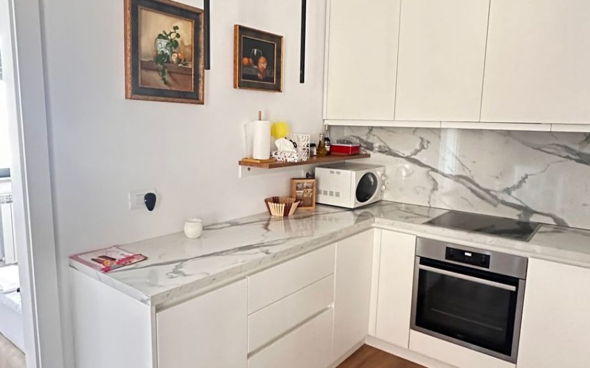 RENOVATED 2 BEDROOM APARTMENT TIRANA LAKE
