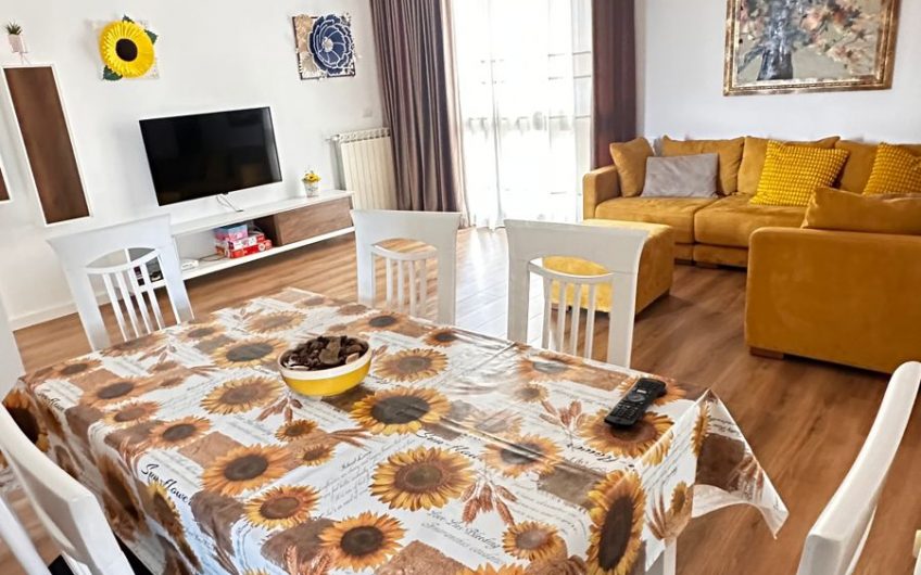 RENOVATED 2 BEDROOM APARTMENT TIRANA LAKE