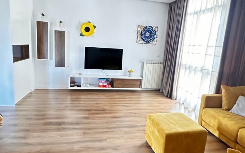 RENOVATED 2 BEDROOM APARTMENT TIRANA LAKE