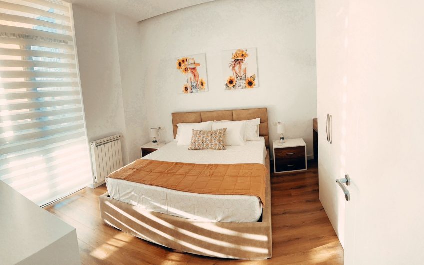 RENOVATED 2 BEDROOM APARTMENT TIRANA LAKE