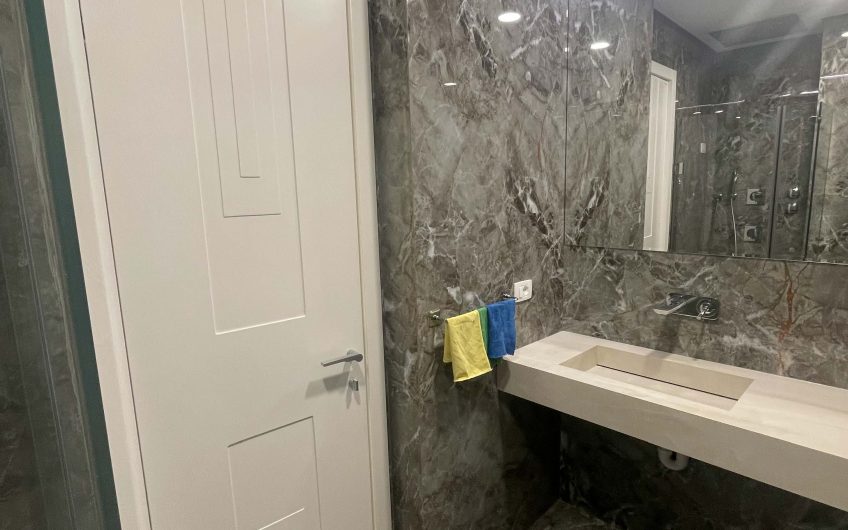 APARTMENT OR OFFICE IN BLLOK FOR RENT