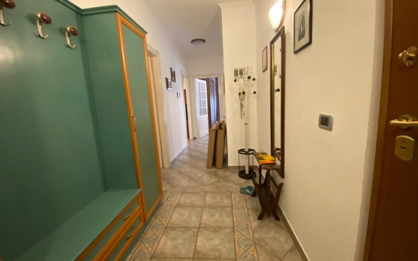 APARTMENT 2+1 RRUGA E KAVAJES 850 EURO