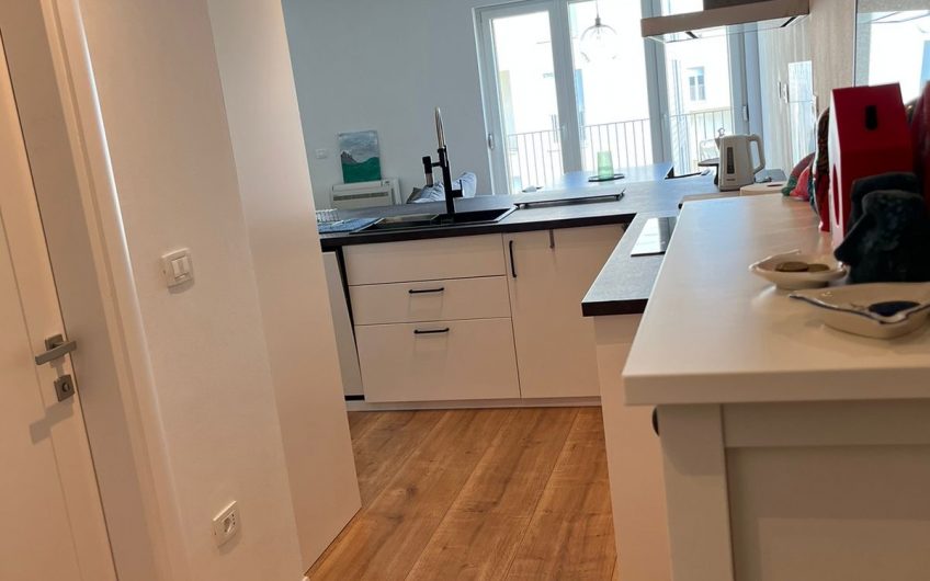 Apartment 2+1 for rent at Liqeni Thate 1200 Euro