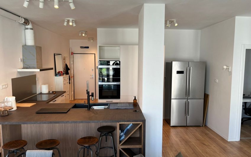 Apartment 2+1 for rent at Liqeni Thate 1200 Euro