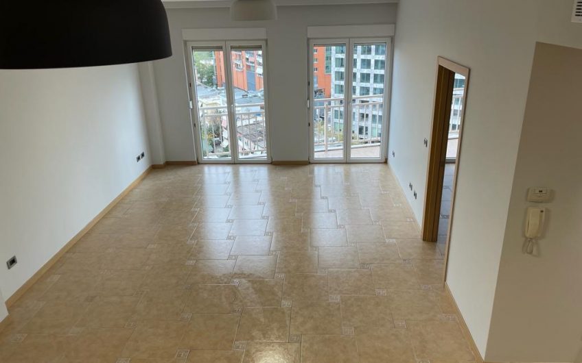 Doublex Appartment 3 bedroom with Parking and panoramic veranda, in center near ETC, semi furnished