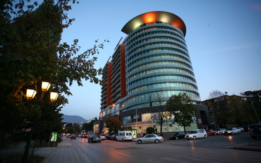 Spacious 3 bedroom apartment in primer location