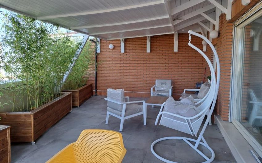 Doublex Appartment 3 bedroom with Parking and panoramic veranda, in center near ETC, semi furnished