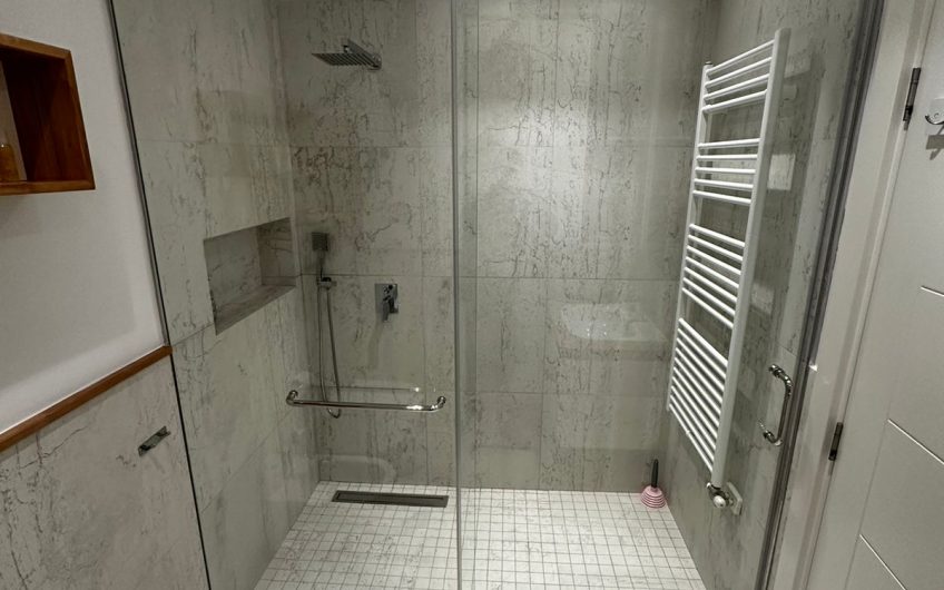 Luxurious Apartment with Modern Amenities