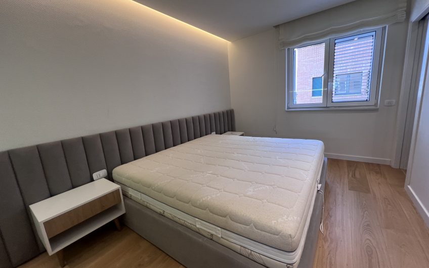 3 bedroom apt for rent- with direct access to the the park lake and boulevard- 3000 Eur