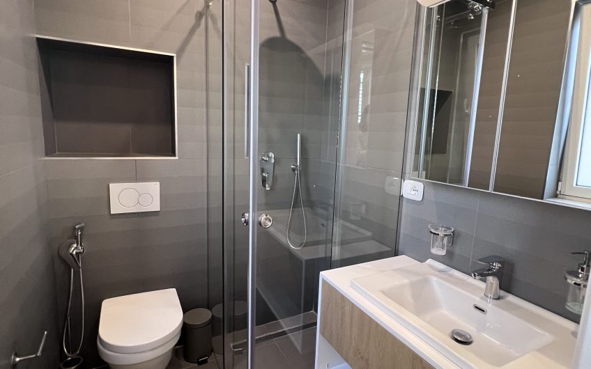 3 bedroom apt for rent- with direct access to the the park lake and boulevard- 3000 Eur