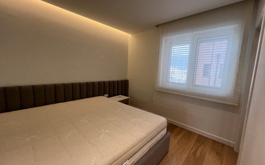 3 bedroom apt for rent- with direct access to the the park lake and boulevard- 3000 Eur
