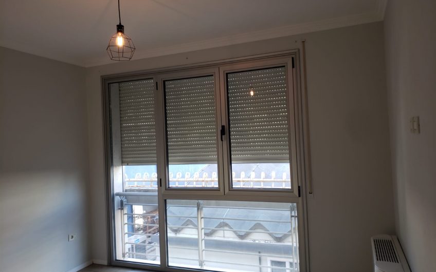 For rent 3 bedroom apt near the Lake