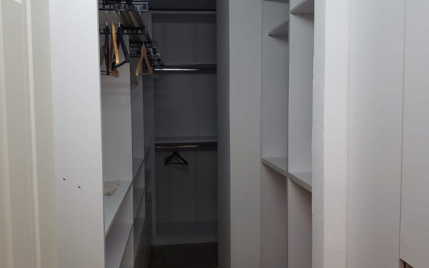 For rent 3 bedroom apt near the Lake