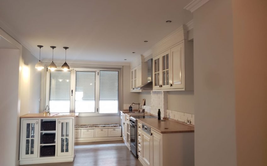 For rent 3 bedroom apt near the Lake