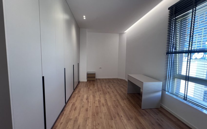 For RENT 3 bedroom, brand new appartment just by the park and Air Albania area