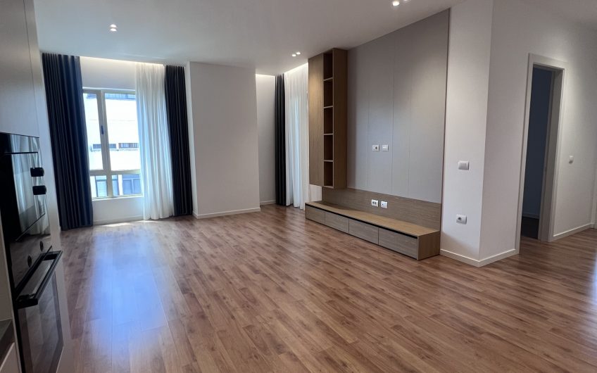 For RENT 3 bedroom, brand new appartment just by the park and Air Albania area