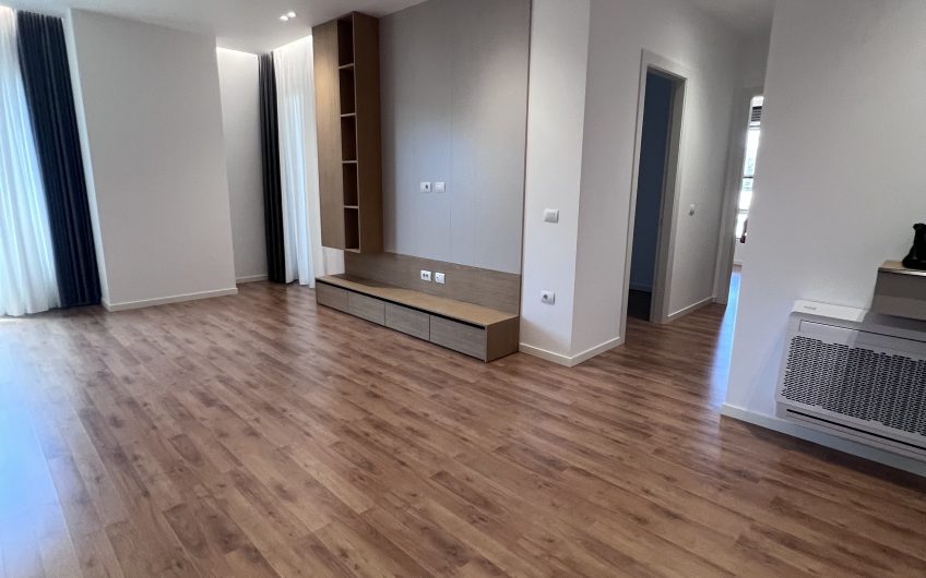 For RENT 3 bedroom, brand new appartment just by the park and Air Albania area