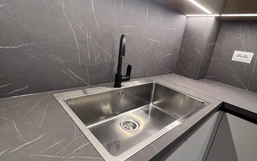 For RENT 3 bedroom, brand new appartment just by the park and Air Albania area