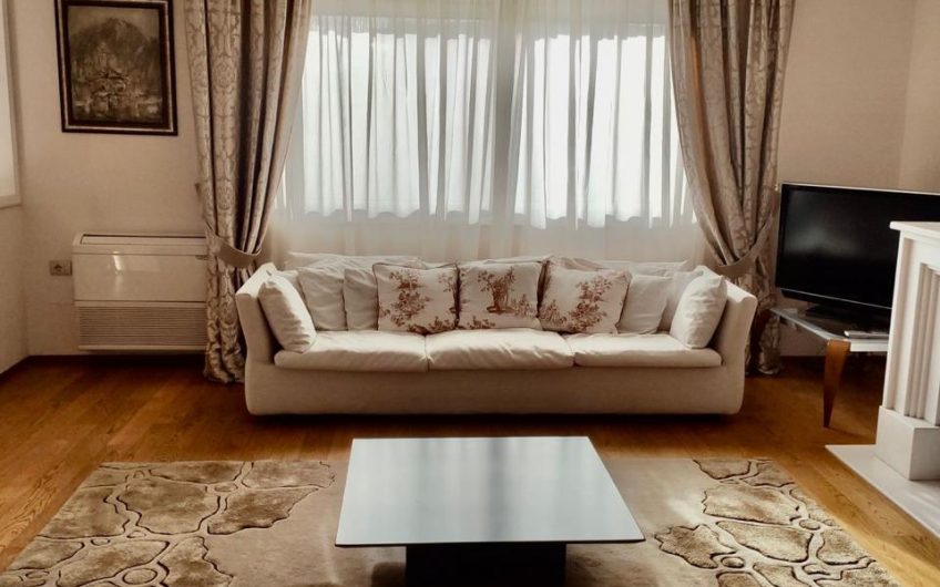 3 bedroom appartment for rent, classic and cozzy with a big veranda