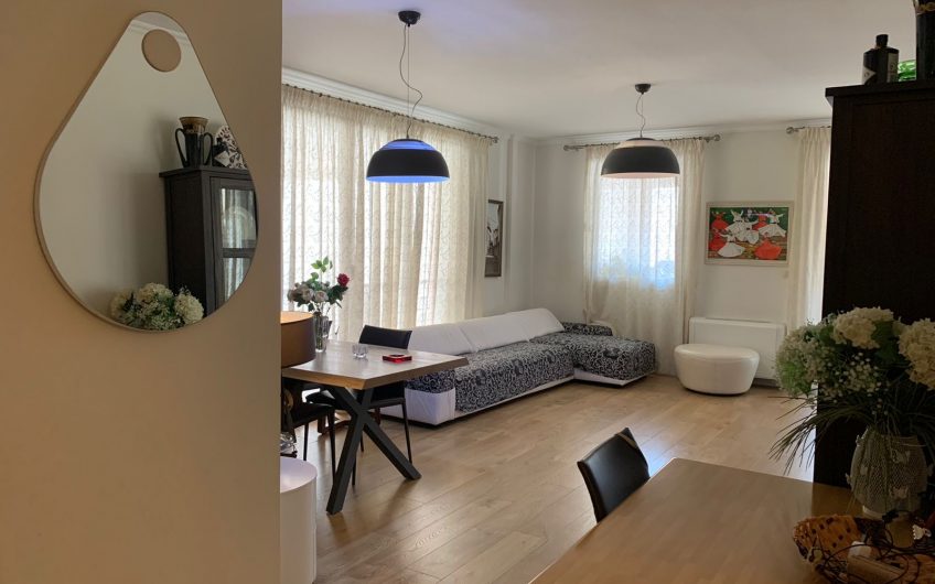 3 Bedroom apt for RENT, few steps from lake