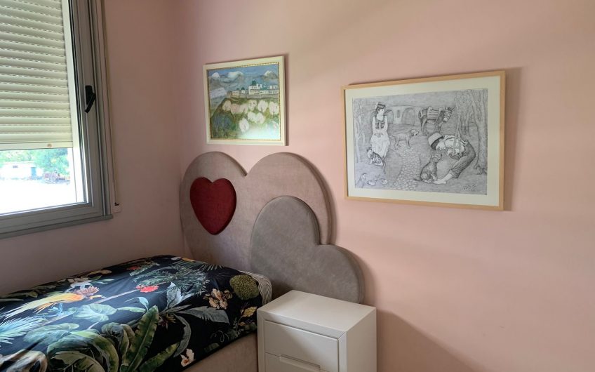 3 Bedroom apt for RENT, few steps from lake