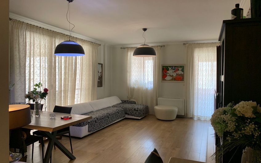 3 Bedroom apt for RENT, few steps from lake