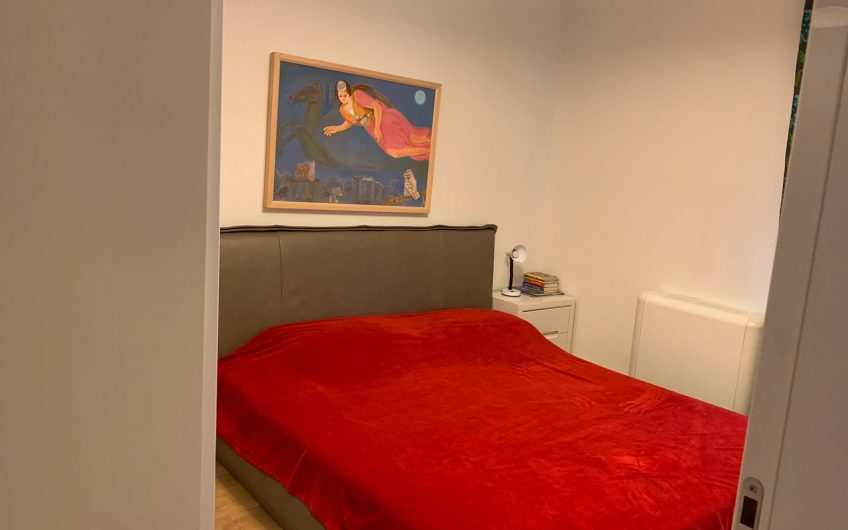 3 Bedroom apt for RENT, few steps from lake