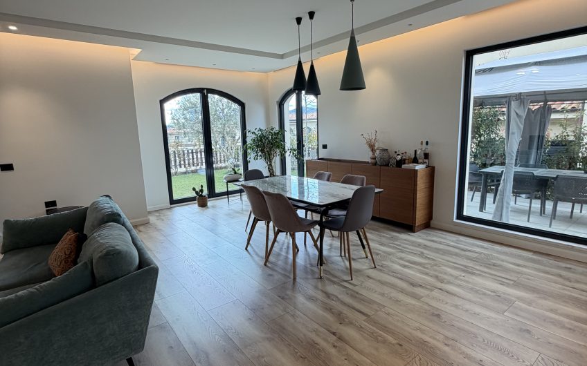 New opportunity for rent 4 bedroom villa modern furnished.