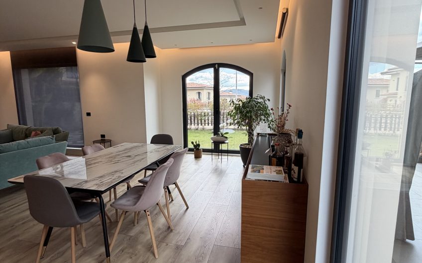 New opportunity for rent 4 bedroom villa modern furnished.