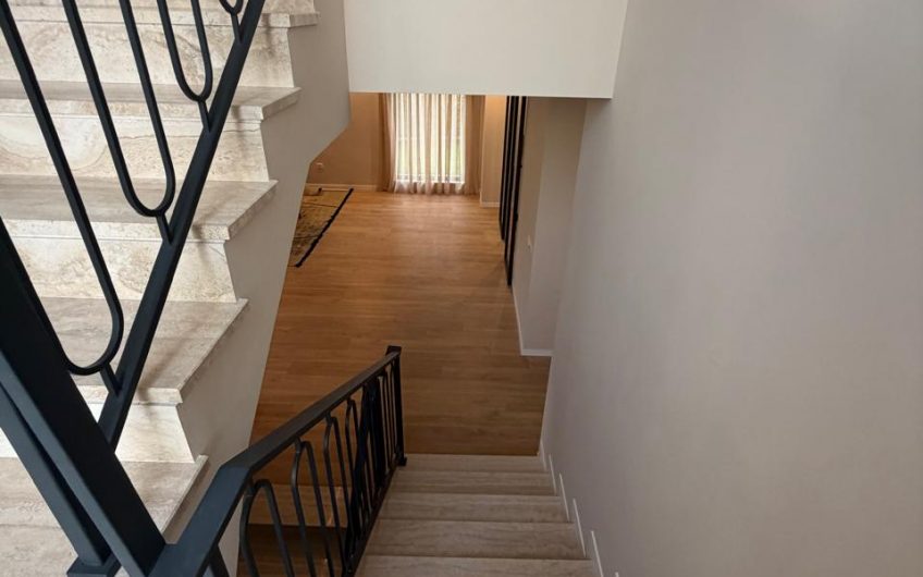 5 bedrooms Residence for rent