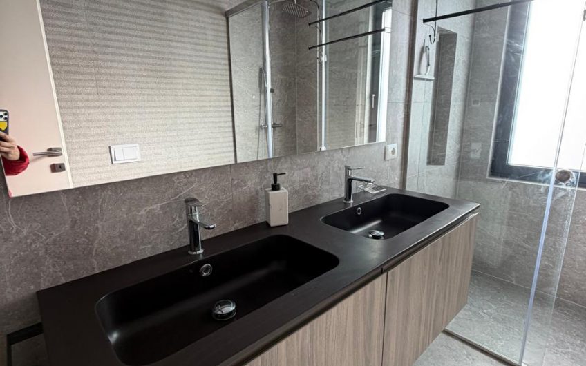 5 bedrooms Residence for rent