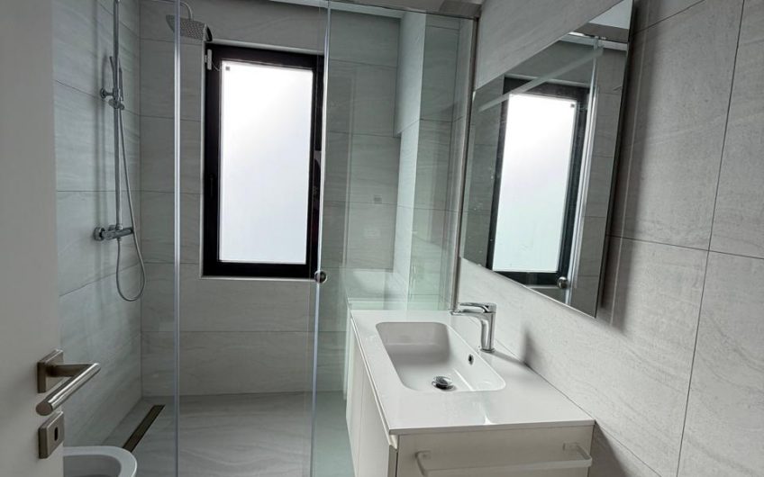 5 bedrooms Residence for rent