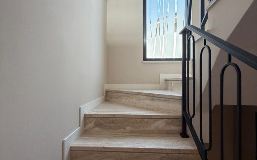 5 bedrooms Residence for rent