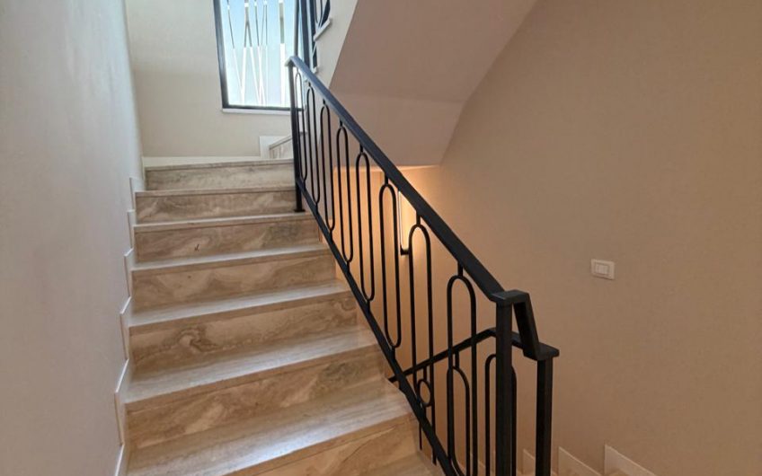 5 bedrooms Residence for rent