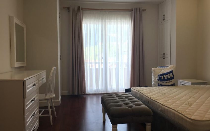 Penthouse for rent with 3 bedrooms semi furnished