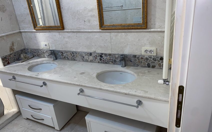 4 bedroom vila for rent